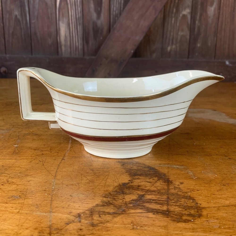 Vtg Johnson Brothers Victorian White Gold Stripe Gravy Boat